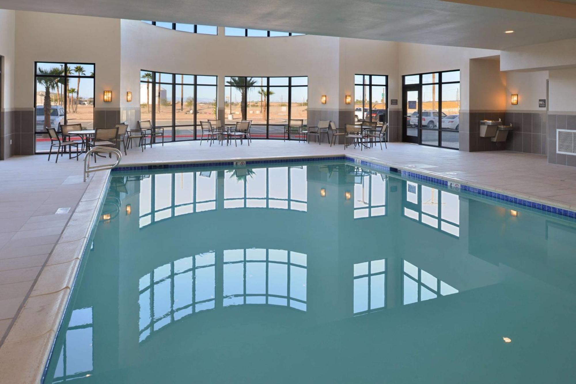 Hampton Inn Эль-Сентро Экстерьер фото